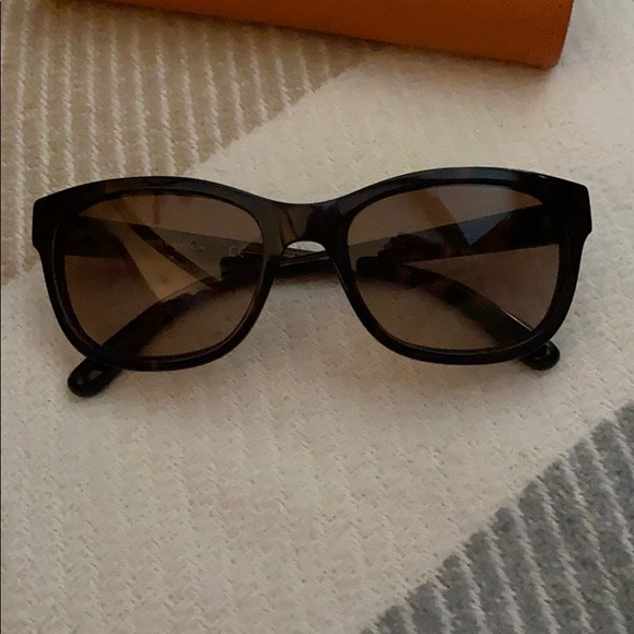 Tory burch sunglasses with case - Picture 5 of 9